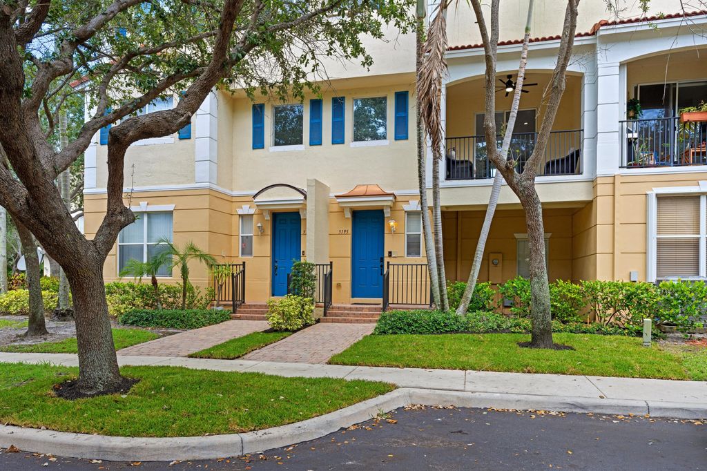 Photo of 3195 N Oasis Drive, Boynton Beach, FL 33426 (MLS # R11000244)