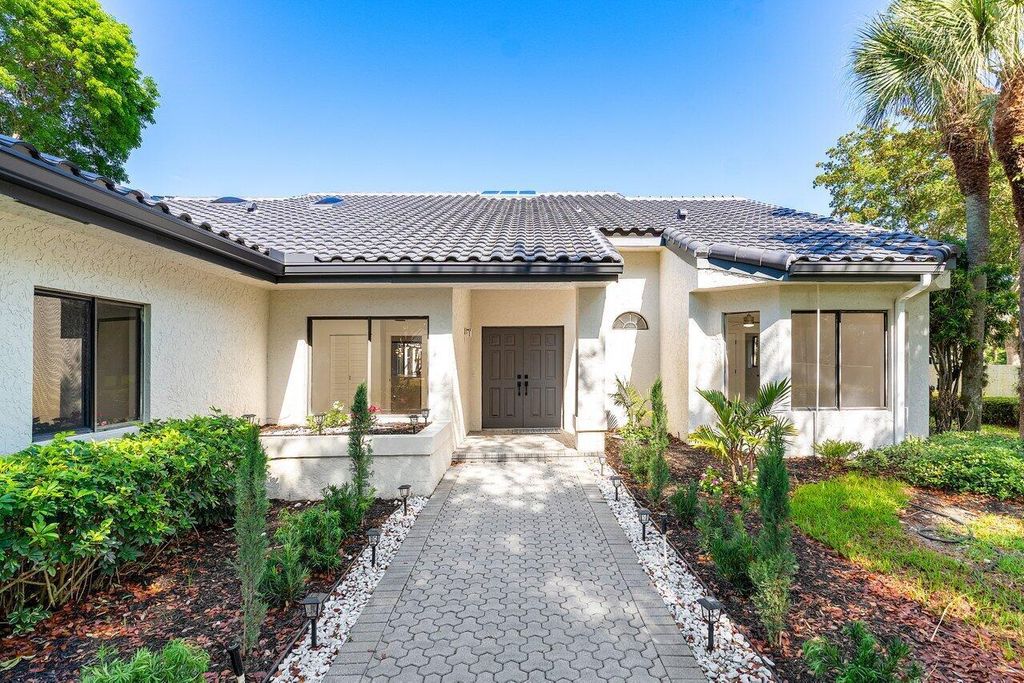 Photo of 70 Bristol Drive, Boynton Beach, FL 33436 (MLS # R11090790)