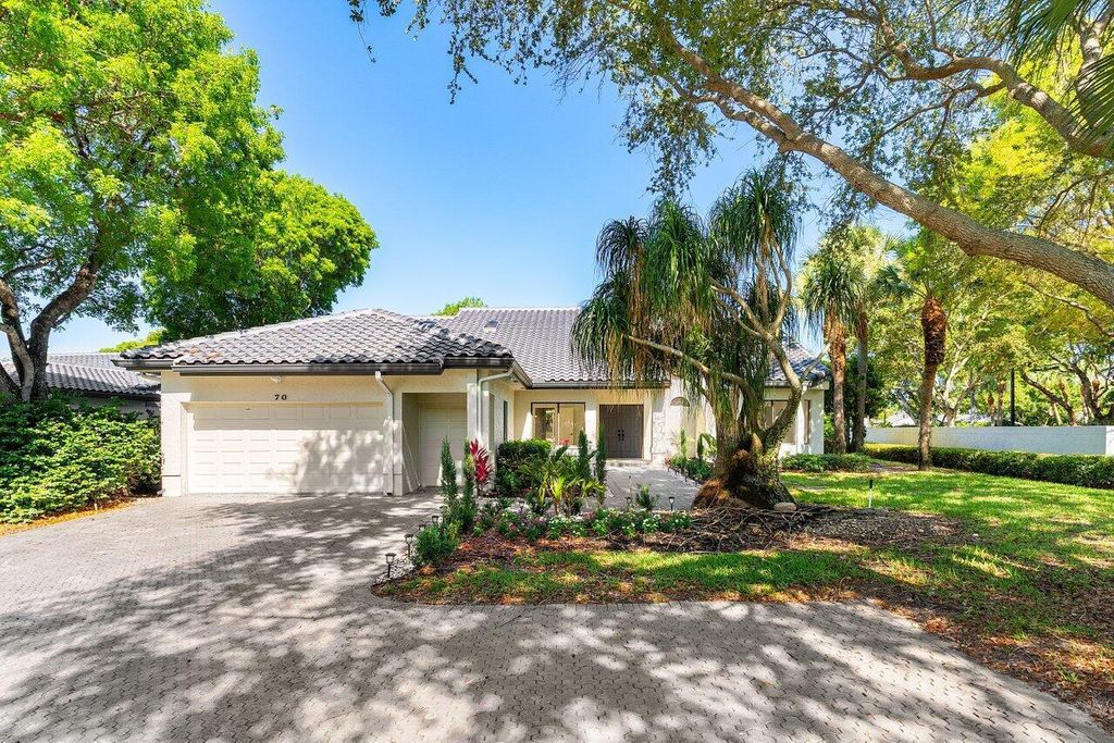 Photo of 70 Bristol Drive, Boynton Beach, FL 33436 (MLS # R11090790)