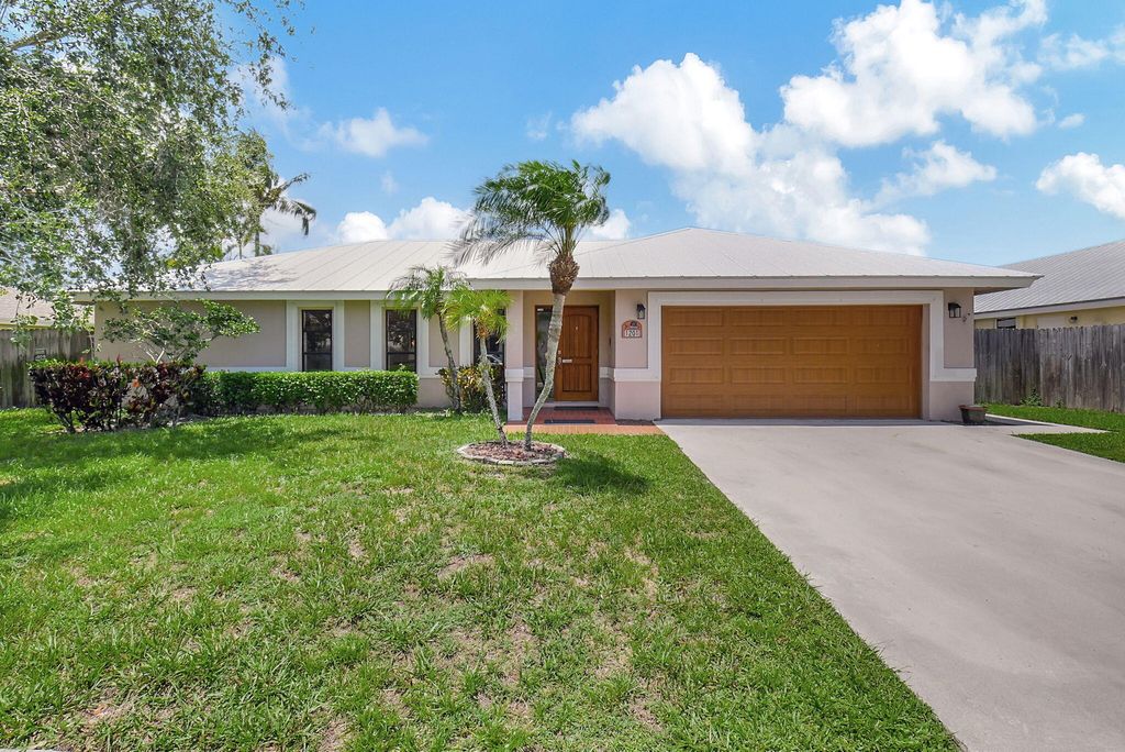 Photo of 1201 SW 25th Avenue, Boynton Beach, FL 33426 (MLS # R11002287)