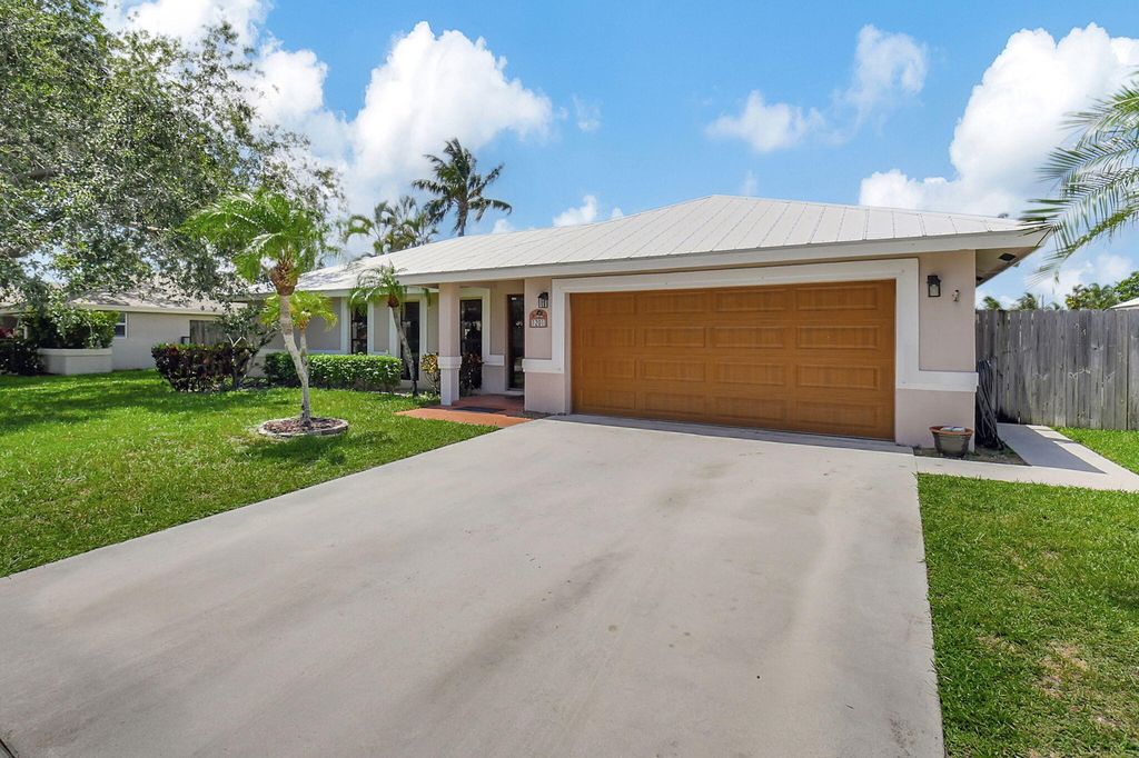 Photo of 1201 SW 25th Avenue, Boynton Beach, FL 33426 (MLS # R11002287)