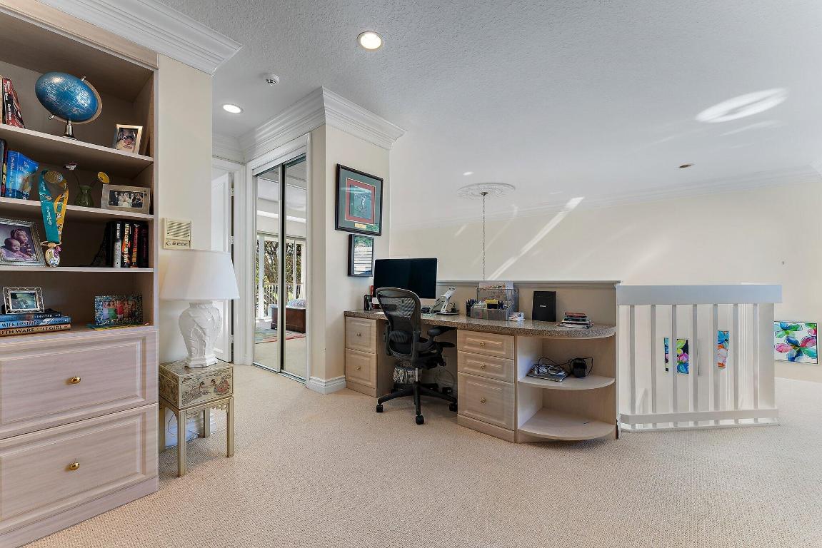 JUPITER HILLS VILLAGE - Residential