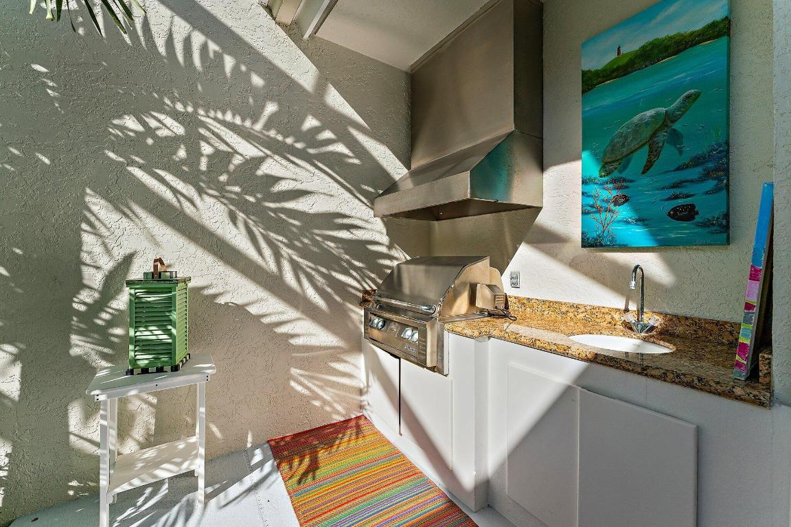 JUPITER HILLS VILLAGE - Residential