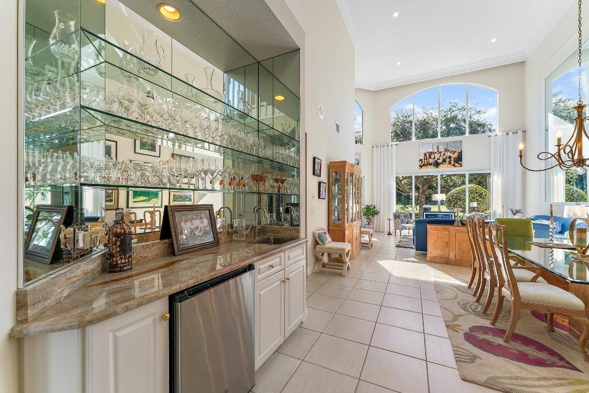 JUPITER HILLS VILLAGE - Residential