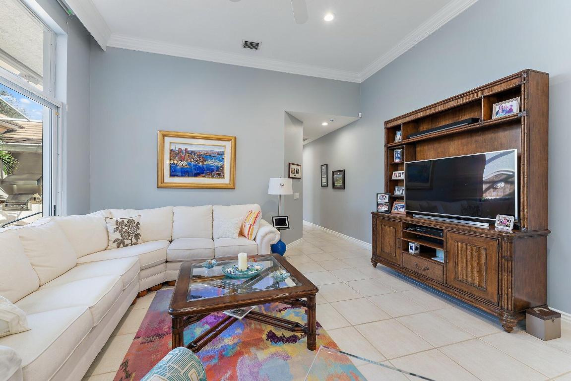 JUPITER HILLS VILLAGE - Residential