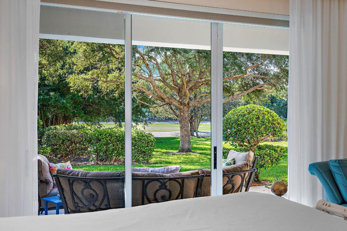 JUPITER HILLS VILLAGE - Residential