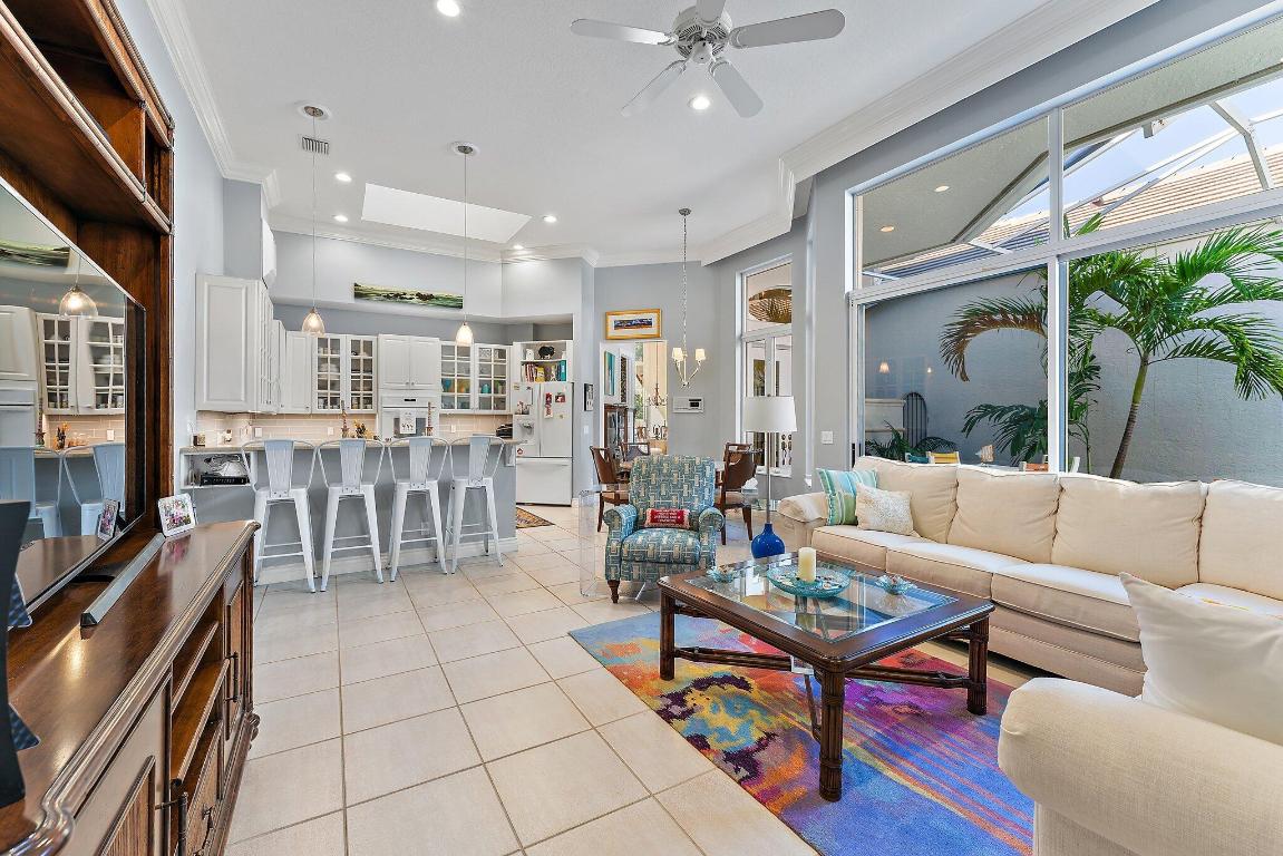 JUPITER HILLS VILLAGE - Residential