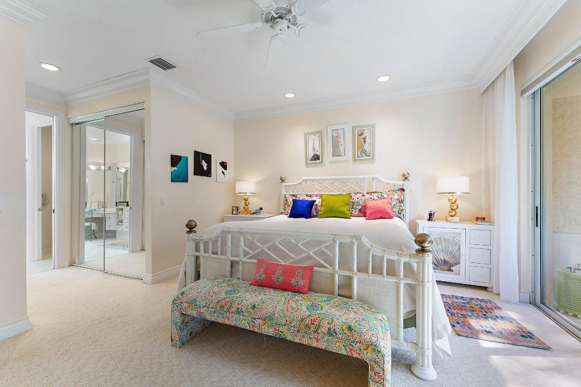 JUPITER HILLS VILLAGE - Residential