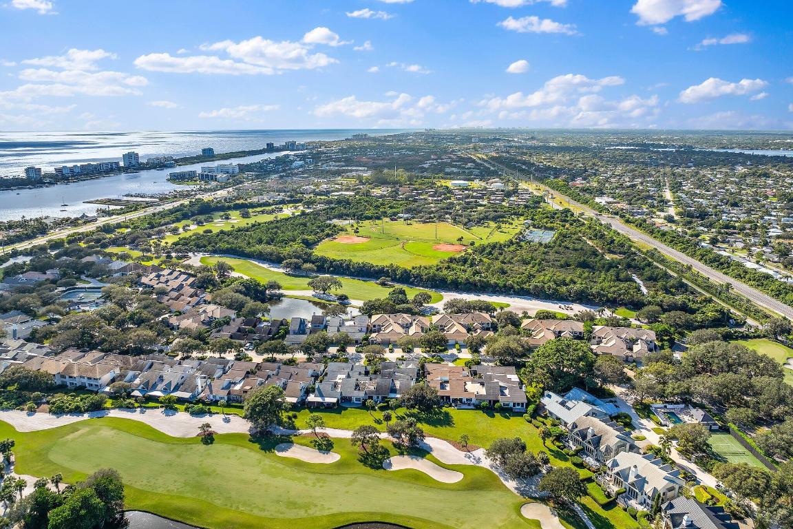 JUPITER HILLS VILLAGE - Residential