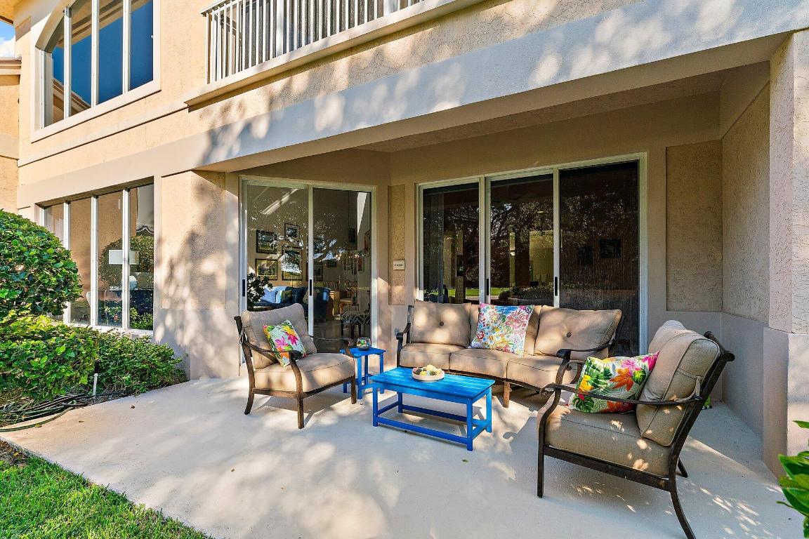 JUPITER HILLS VILLAGE - Residential