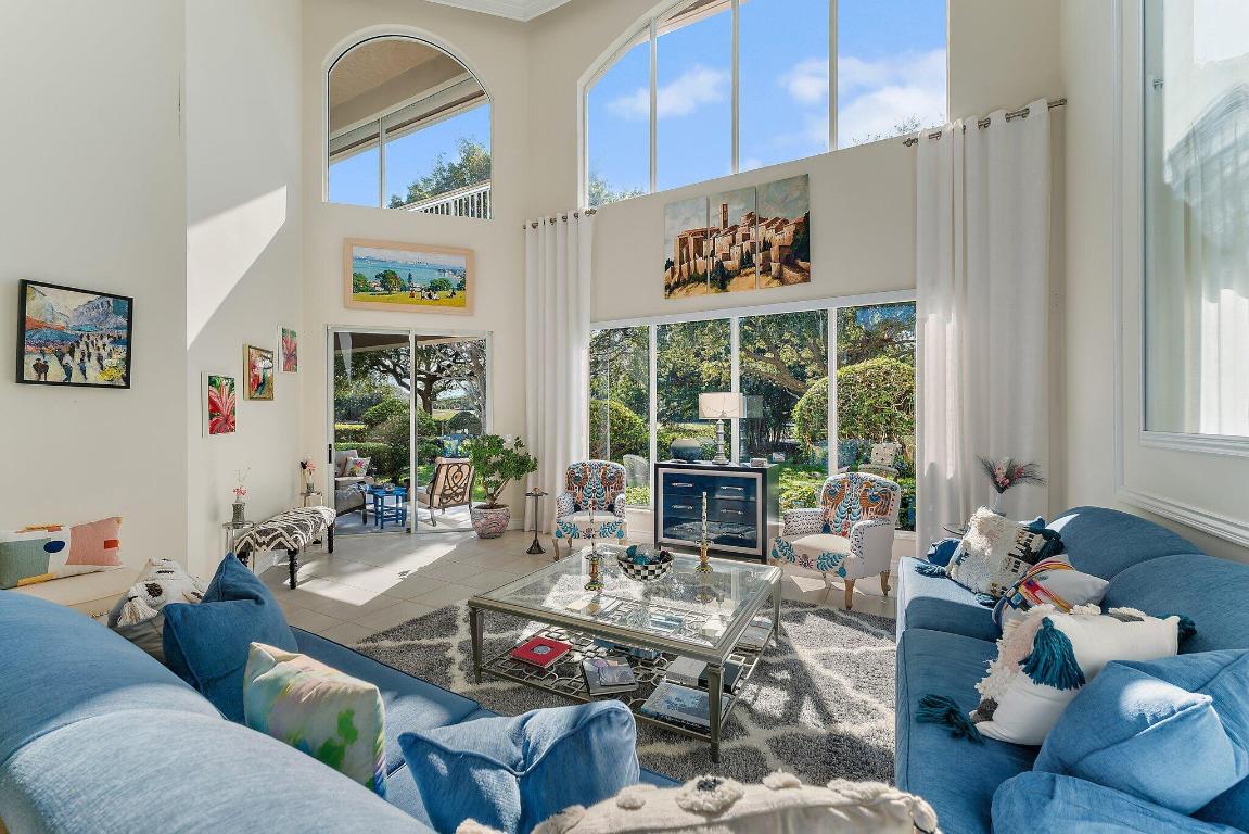 JUPITER HILLS VILLAGE - Residential