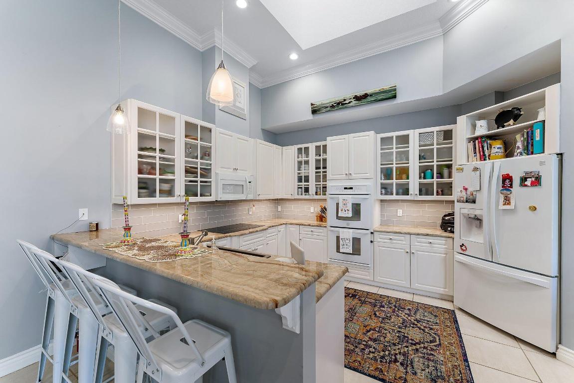 JUPITER HILLS VILLAGE - Residential