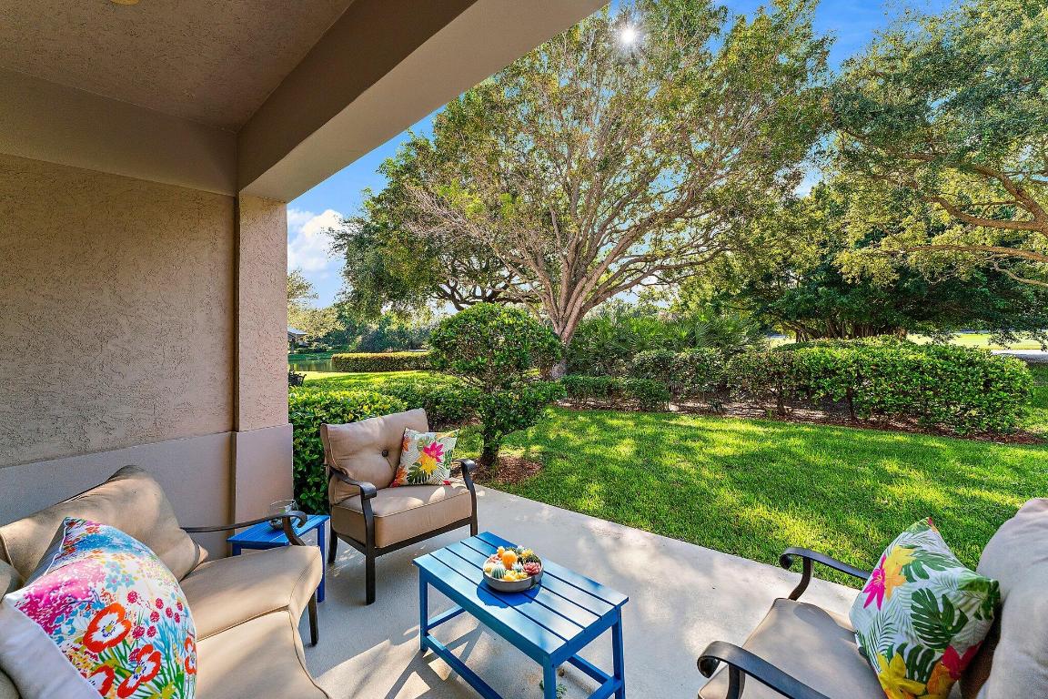 JUPITER HILLS VILLAGE - Residential