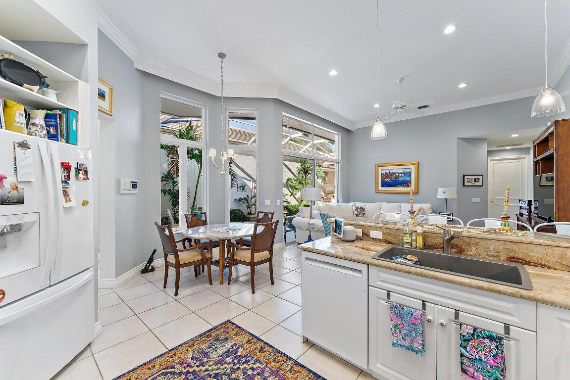 JUPITER HILLS VILLAGE - Residential