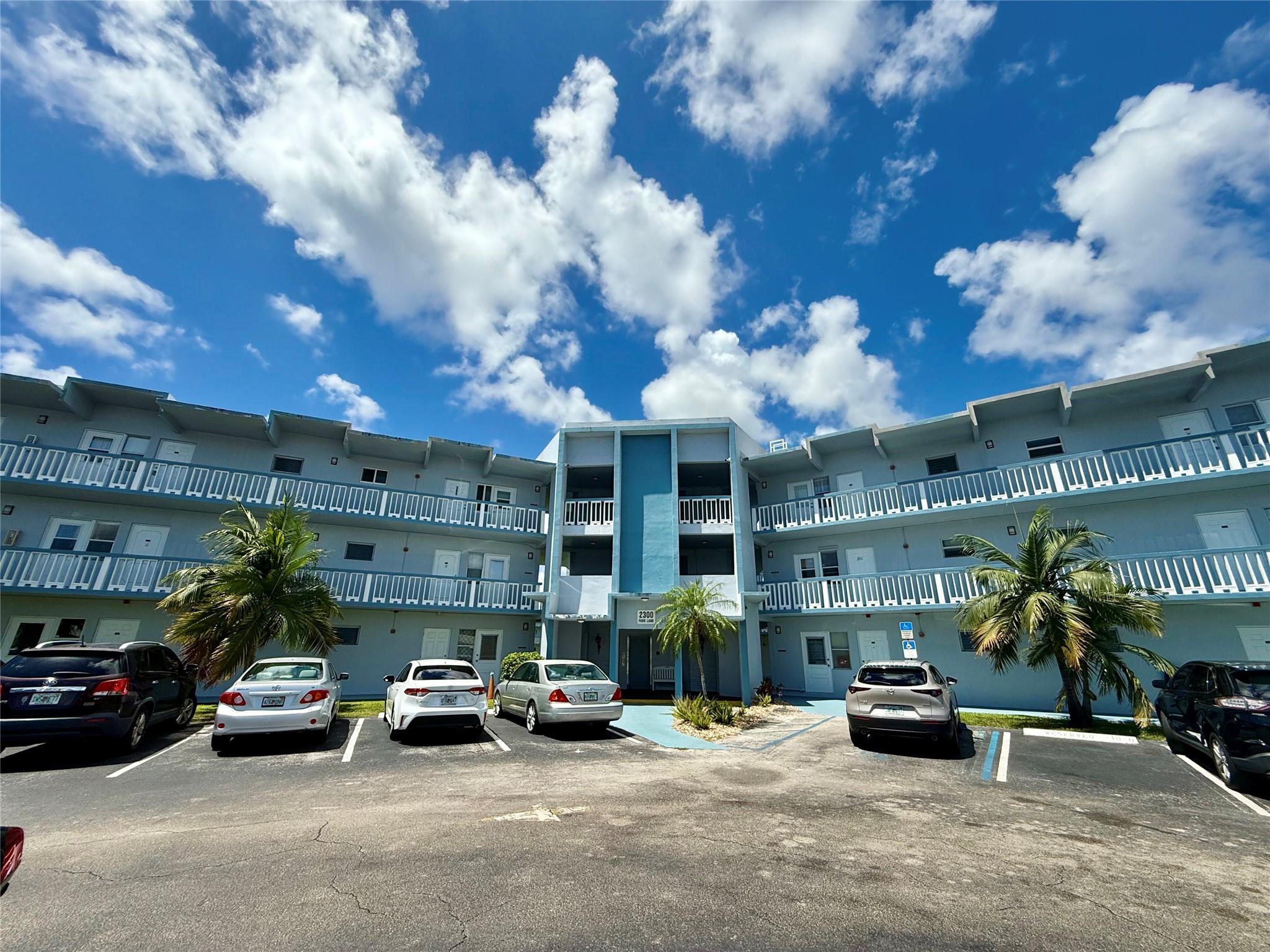 CHARMING 1 BEDROOM / 1.5 BATH CONDO, 55+ COMMUNITY WITH MOTIVATED SELLERS. RECENT UPDATES INCLUDE NEW A/C, RANGE, REFRIGERATOR, HOT WATER HEATER, DISPOSAL, FRONT DOORS, MOLDINGS, TOILETS & BEDROOM FLOORING. RECENTLY PAINTED. ENJOY EASY LIVING AND RELAXATION WITH GREAT AMENITIES INCLUDING A POOL, GYM, LIBRARY,PICNIC AREA, WALKING PATH, BILLIARDS, LAUNDRY FACILITY, STORAGE UNIT AND MUCH MORE. SHORT DRIVE TO BEAUTIFUL HOLLYWOOD BEACH, LOCAL SHOPPING, HARD ROCK CASINO AND MUCH MORE. SHORT WALK TO COUNTY​​‌​​​​‌​‌​​​‌‌​​​‌‌‌​​‌​​‌‌​​​​ PARK.