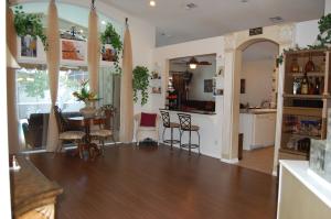 Lawrence Oaks - Residential