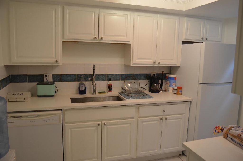 Photo of 658 NE 6th Court E #E, Boynton Beach, FL 33435 (MLS # R11154234)