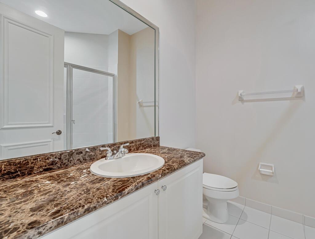 VERSAILLES - Residential Lease