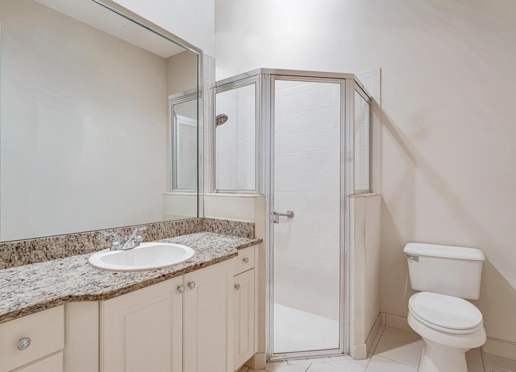 VERSAILLES - Residential Lease