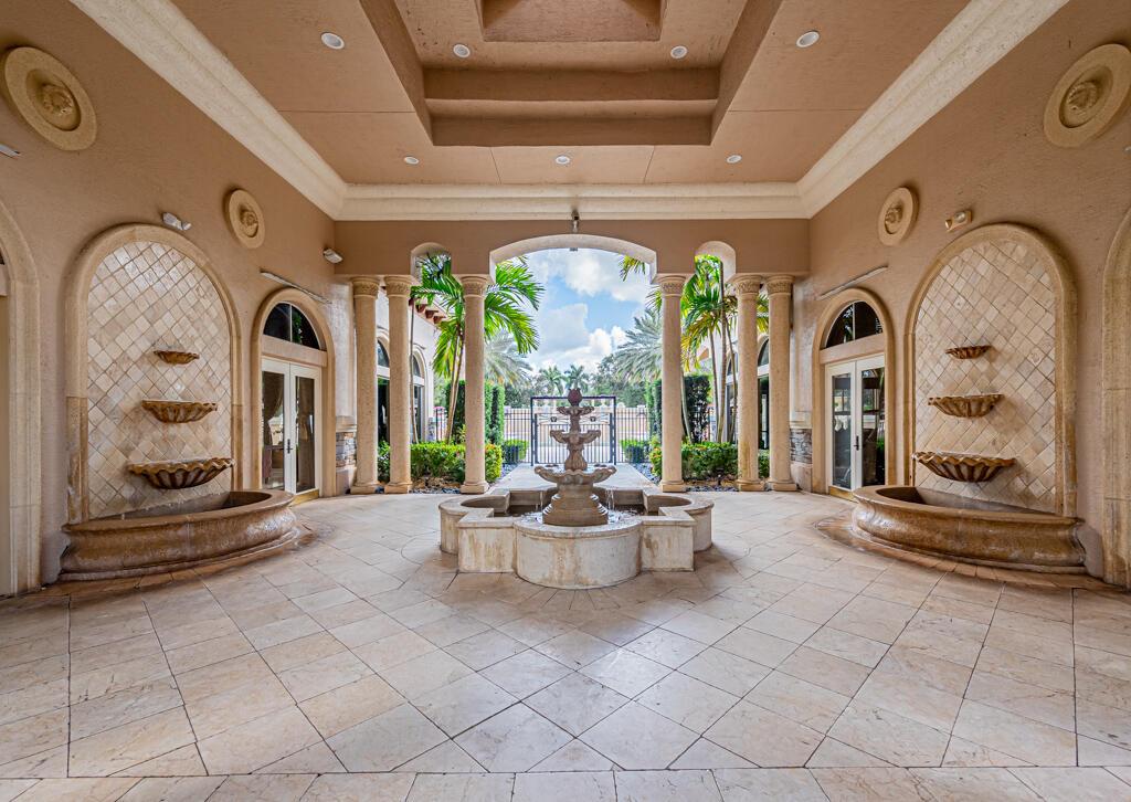 VERSAILLES - Residential Lease