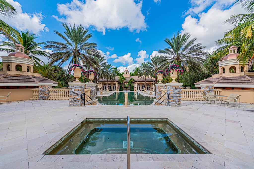 VERSAILLES - Residential Lease