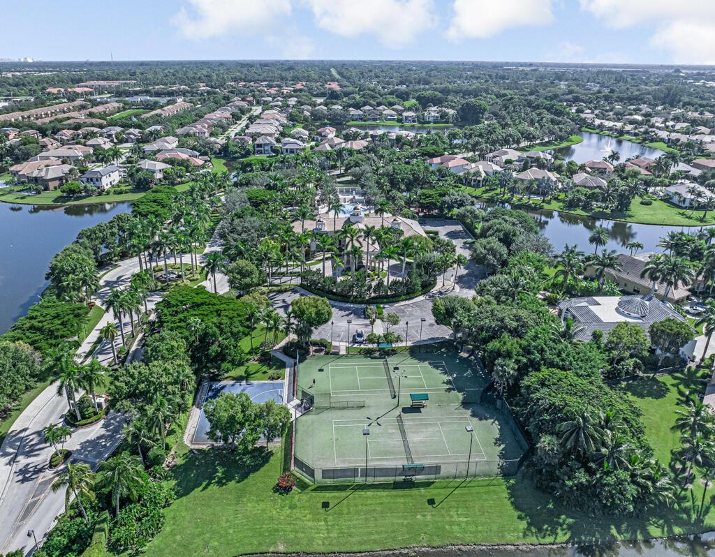 VERSAILLES - Residential Lease