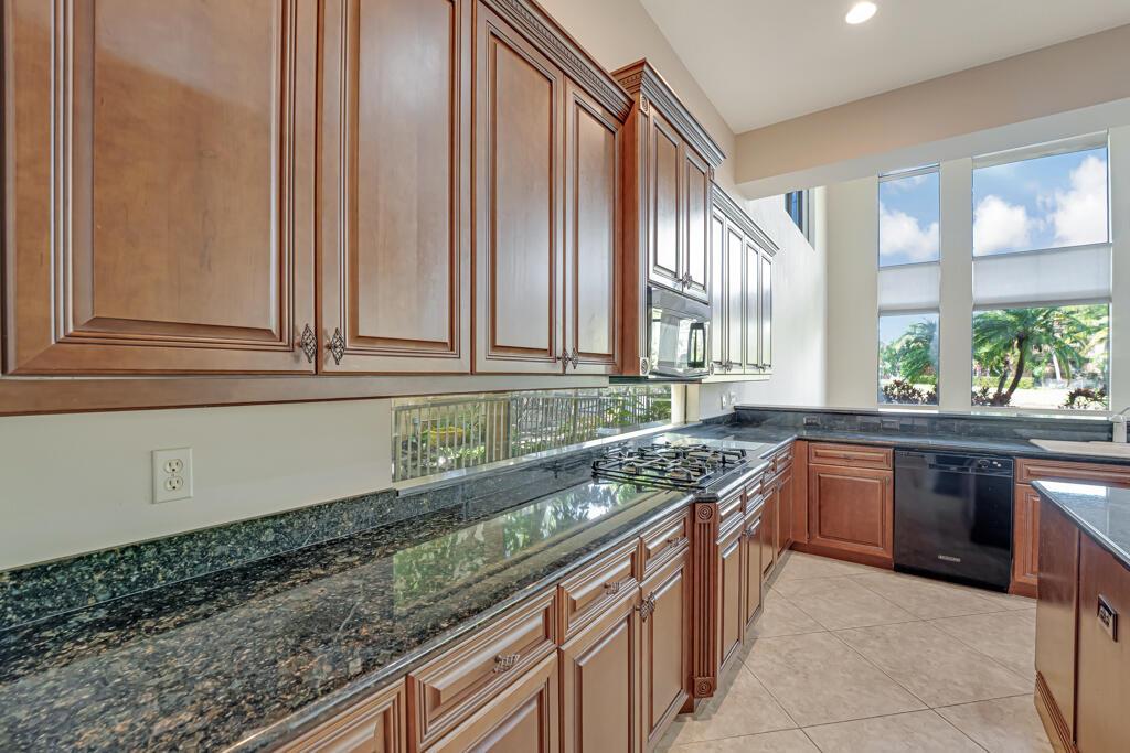 VERSAILLES - Residential Lease