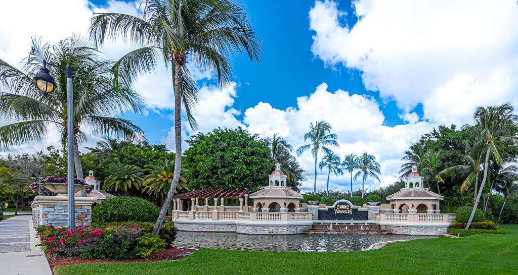 VERSAILLES - Residential Lease