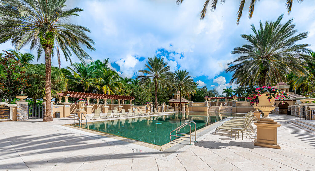 VERSAILLES - Residential Lease