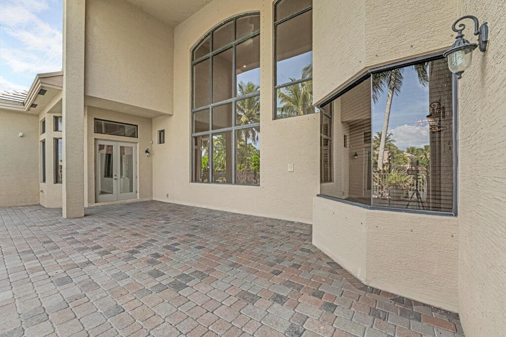 VERSAILLES - Residential Lease