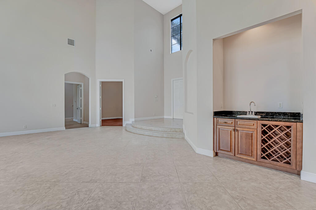 VERSAILLES - Residential Lease