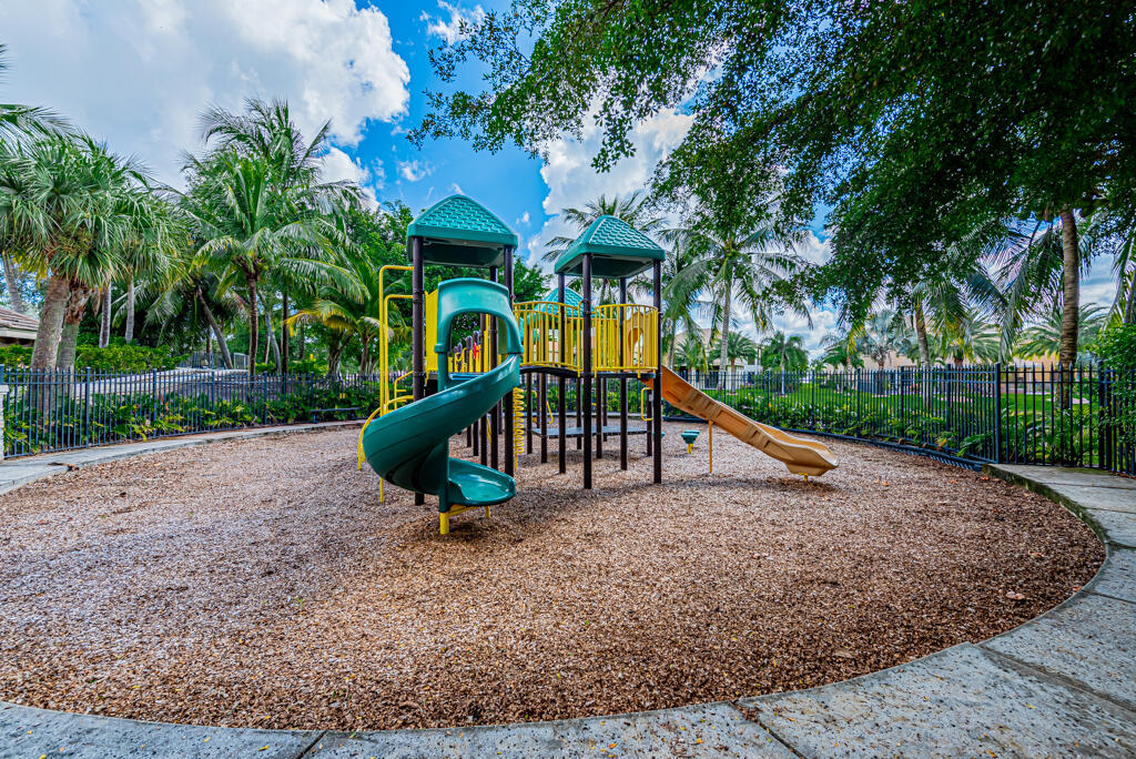 VERSAILLES - Residential Lease