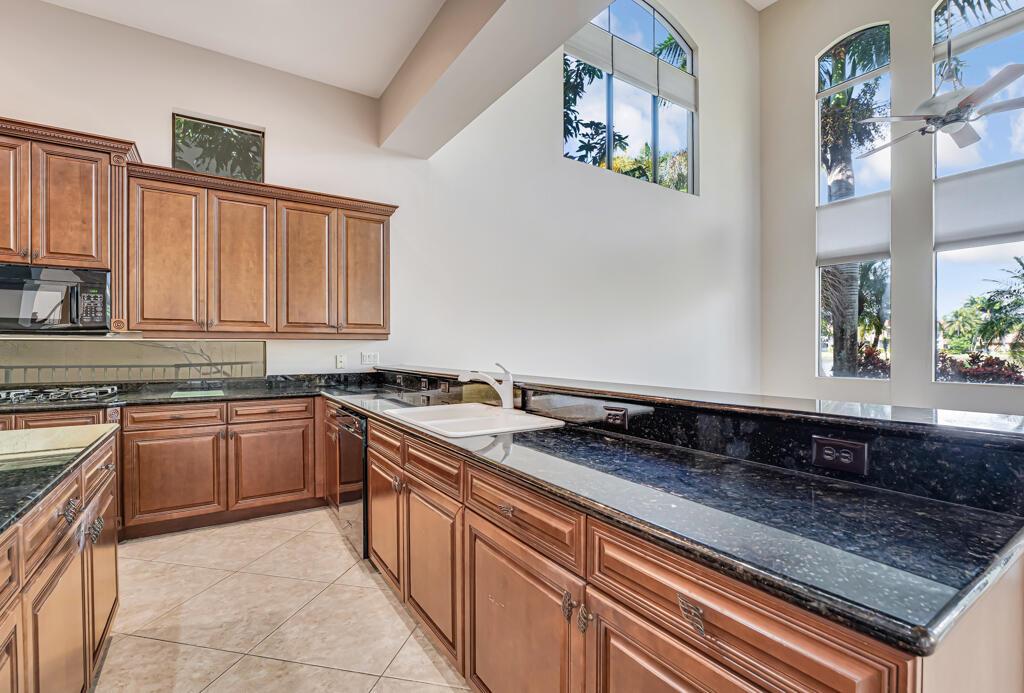 VERSAILLES - Residential Lease