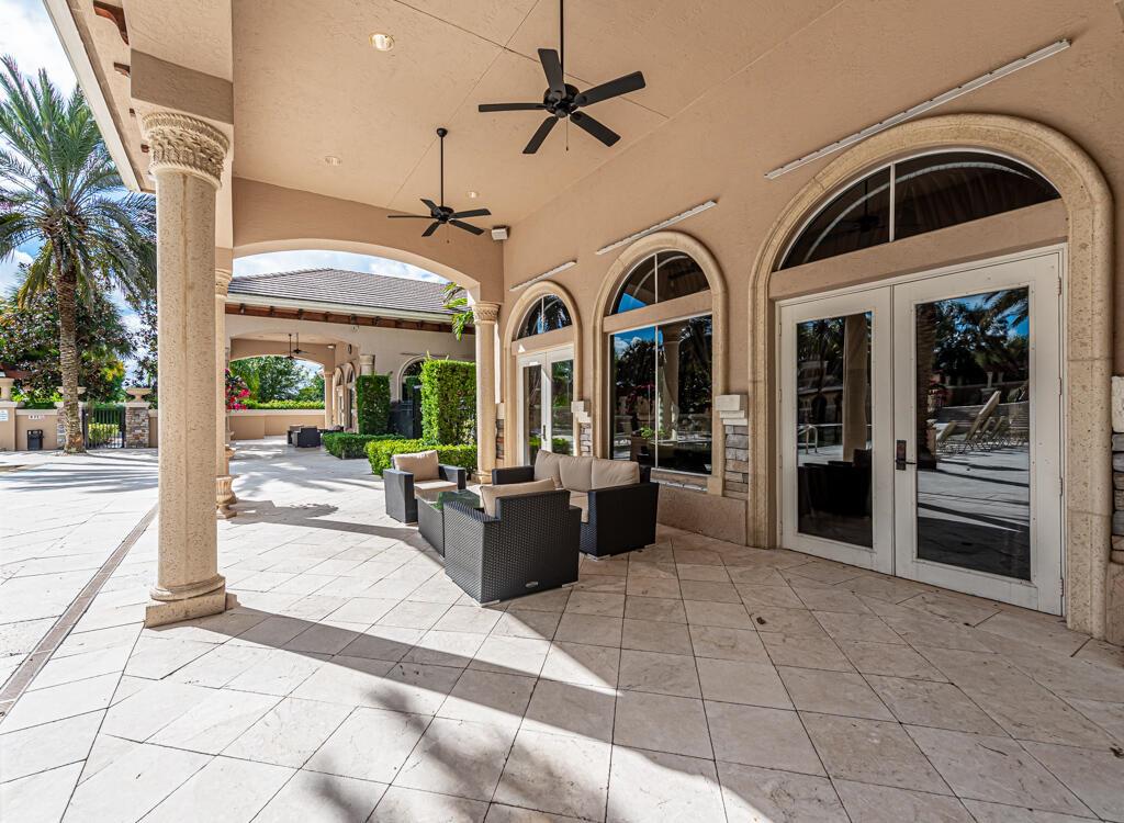 VERSAILLES - Residential Lease