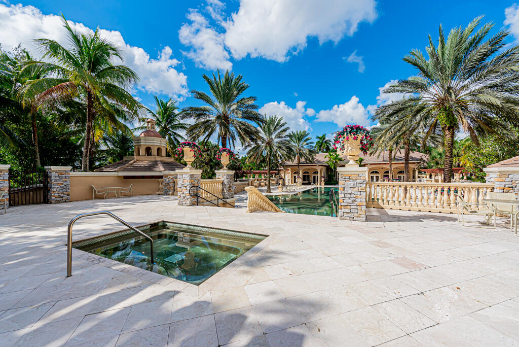 VERSAILLES - Residential Lease