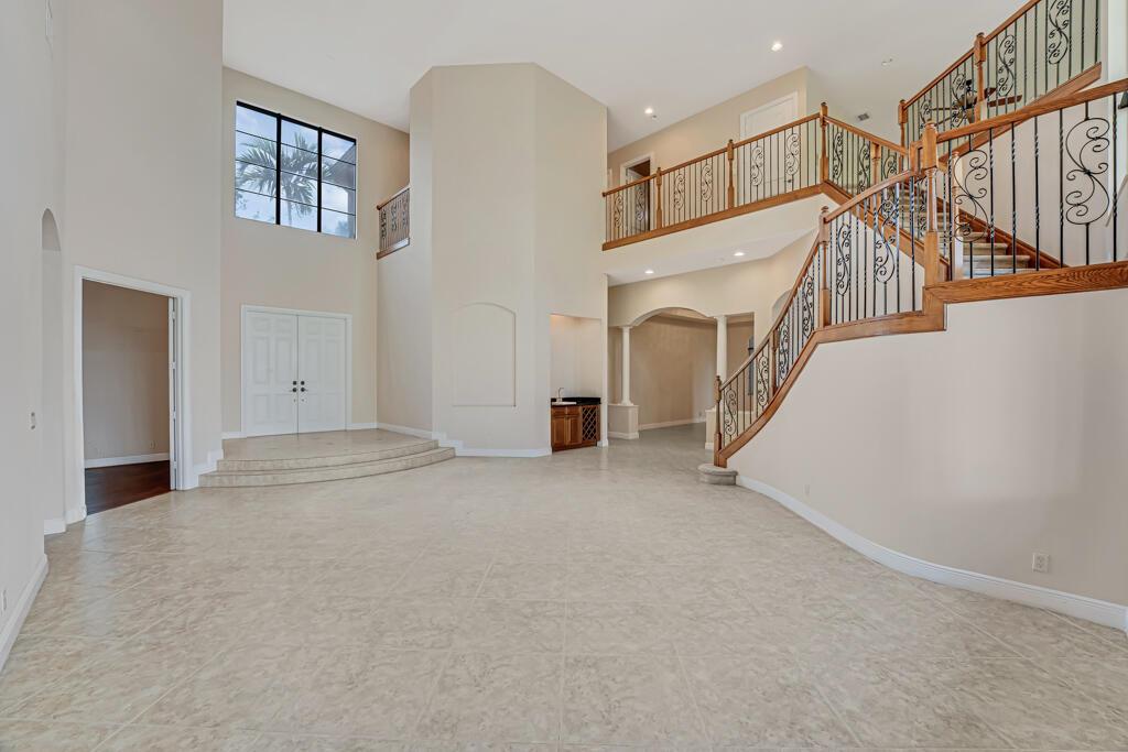 VERSAILLES - Residential Lease