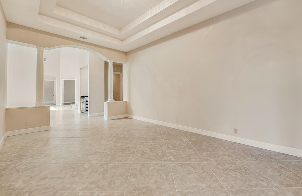 VERSAILLES - Residential Lease