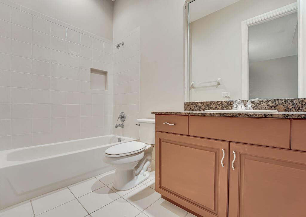 VERSAILLES - Residential Lease