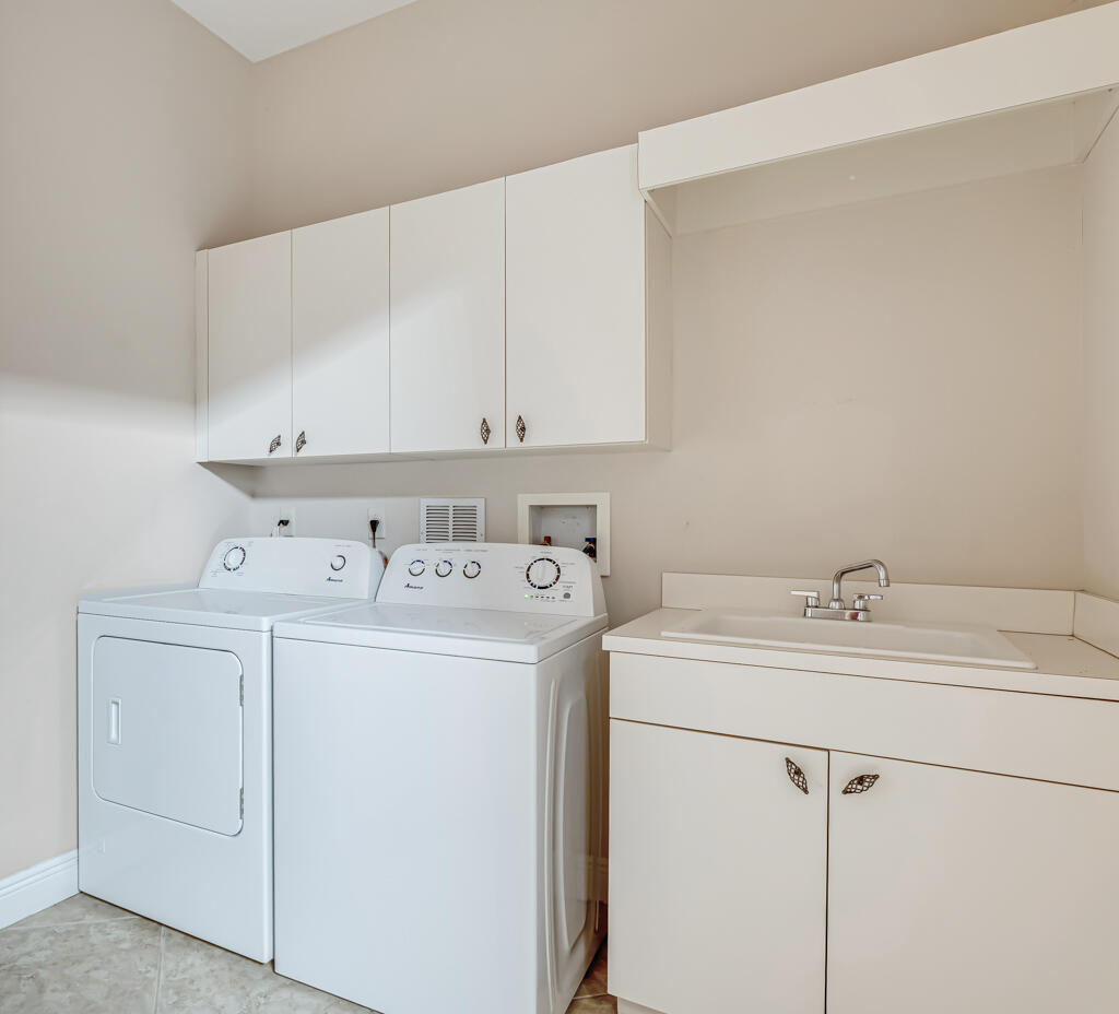 VERSAILLES - Residential Lease