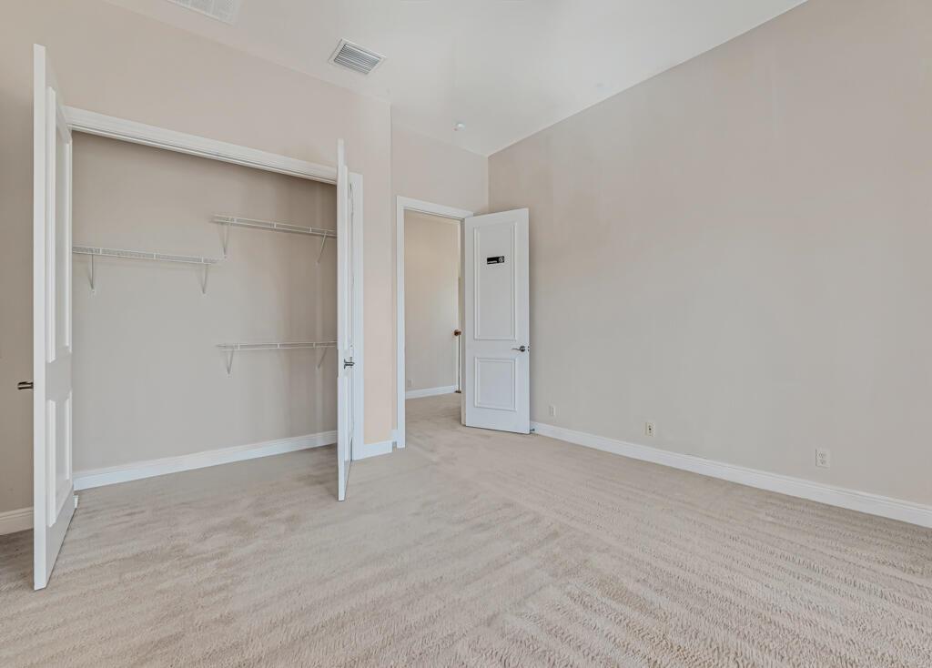 VERSAILLES - Residential Lease