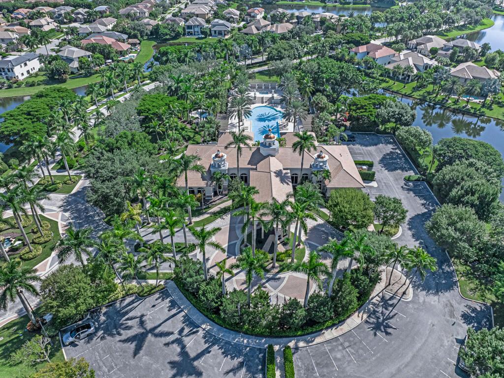 VERSAILLES - Residential Lease