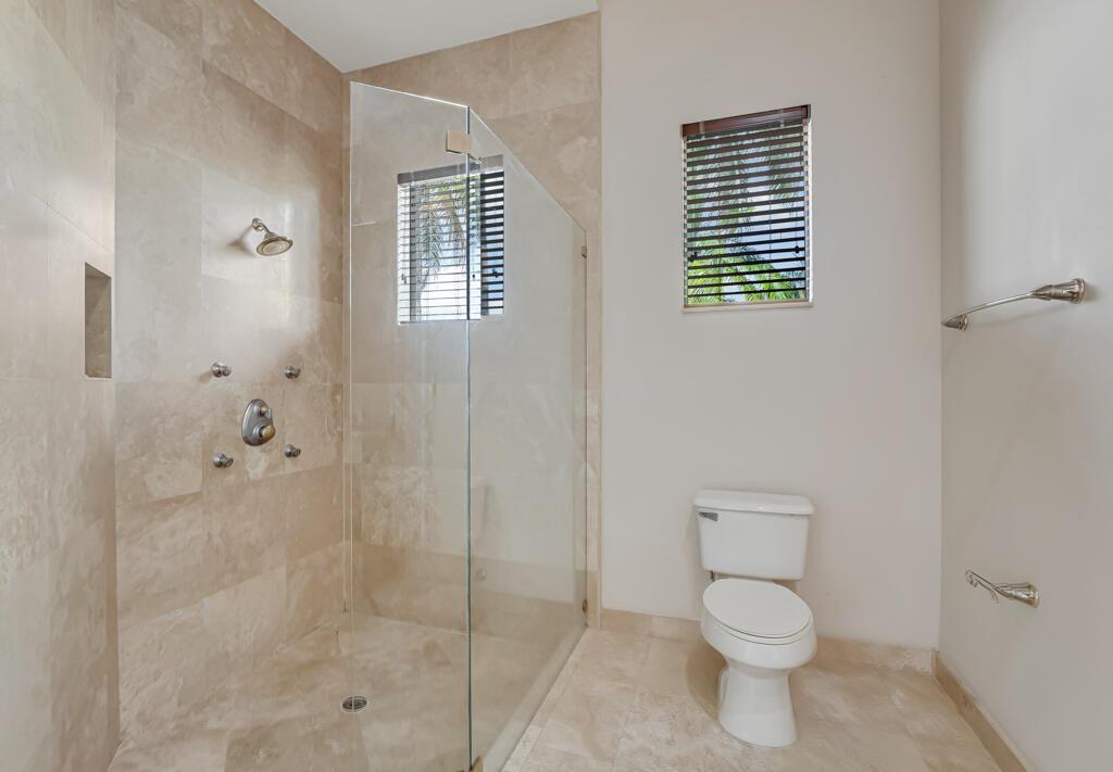 VERSAILLES - Residential Lease