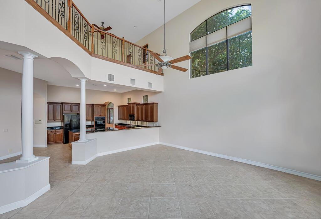 VERSAILLES - Residential Lease