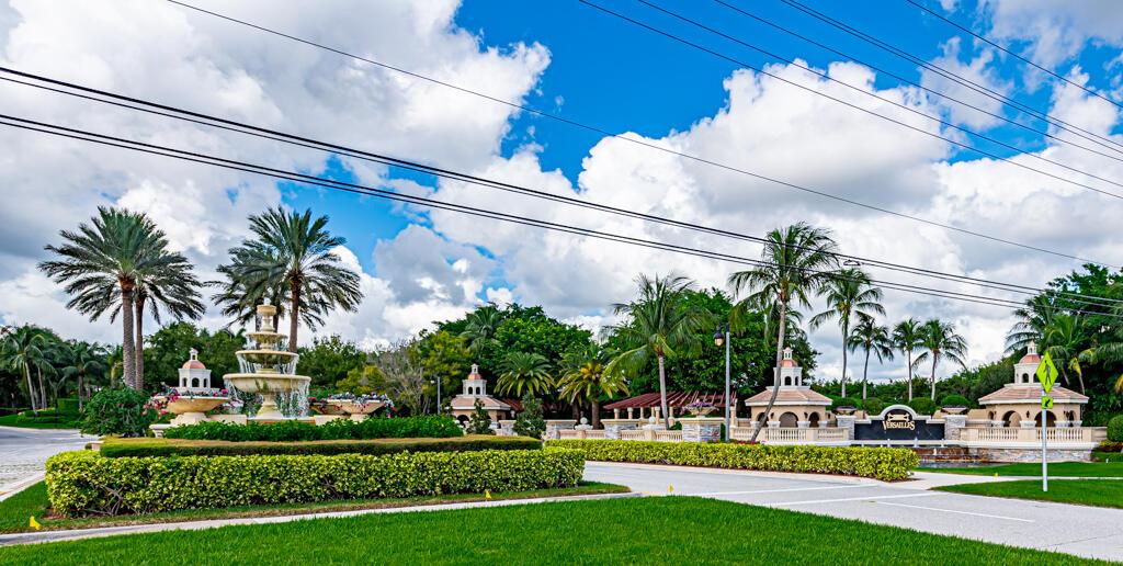 VERSAILLES - Residential Lease