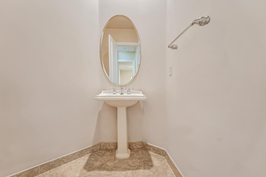 VERSAILLES - Residential Lease