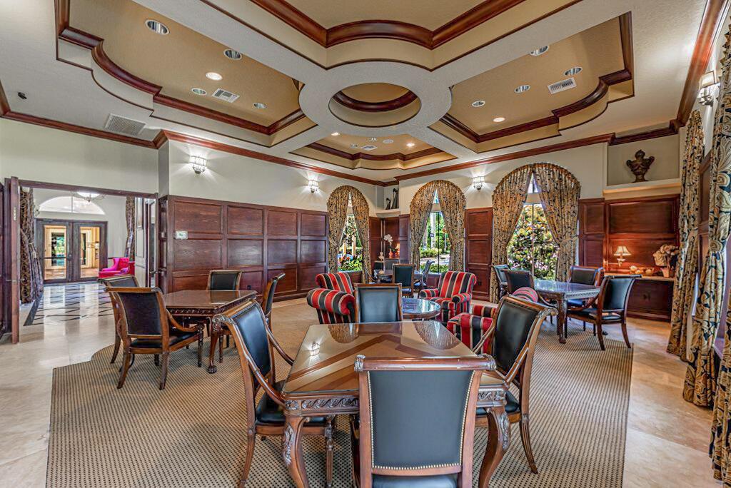 VERSAILLES - Residential Lease