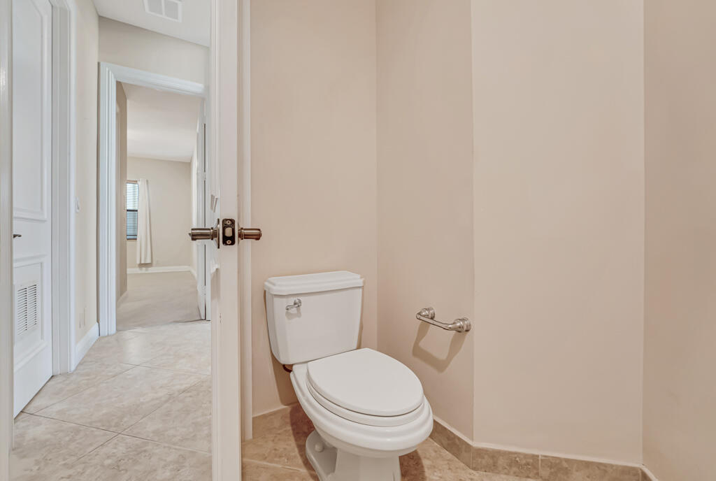 VERSAILLES - Residential Lease