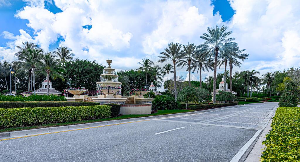 VERSAILLES - Residential Lease