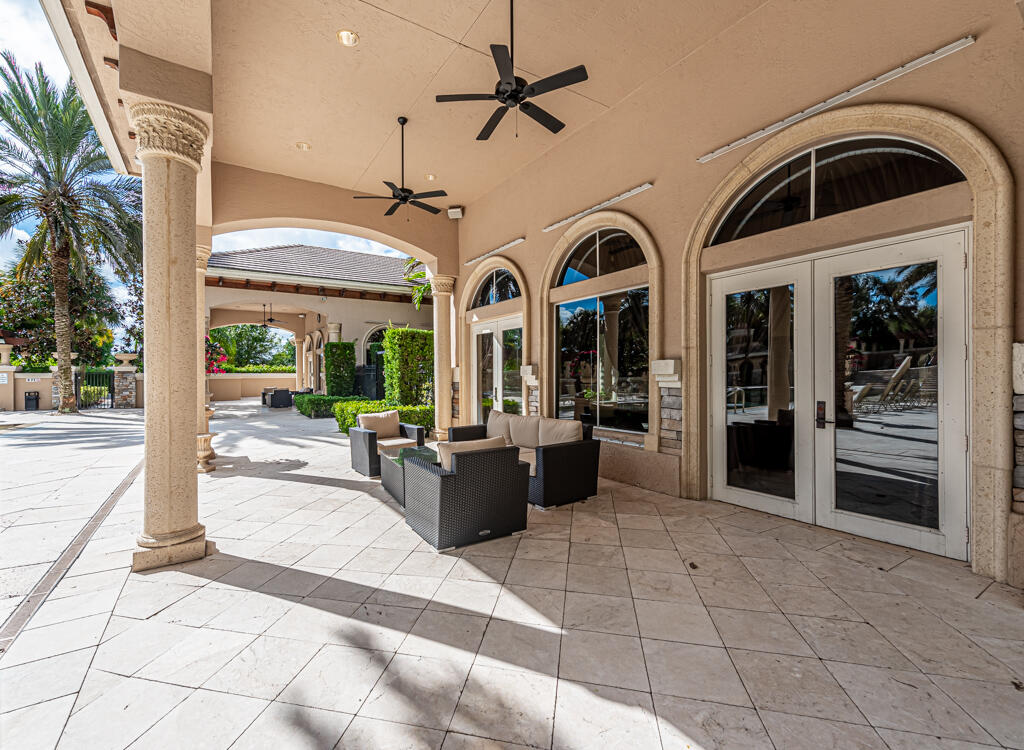 VERSAILLES - Residential Lease