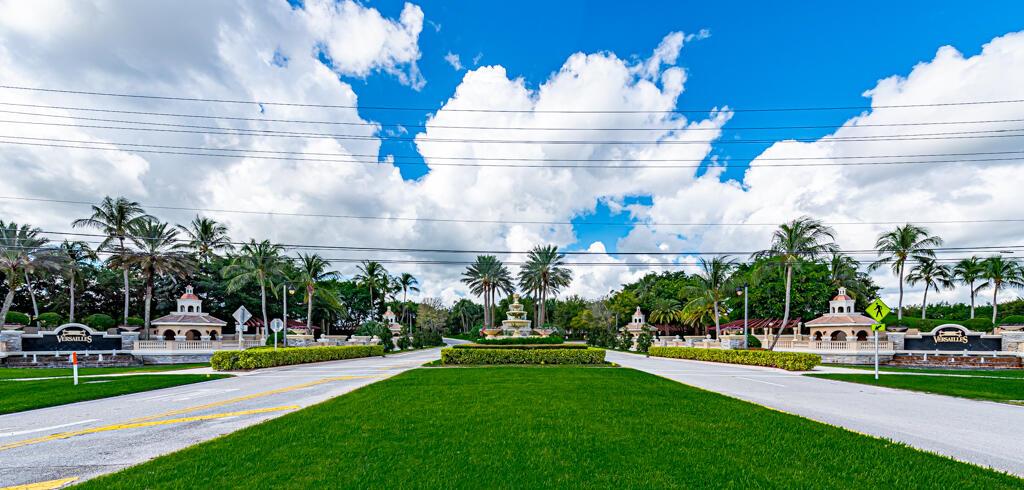 VERSAILLES - Residential Lease